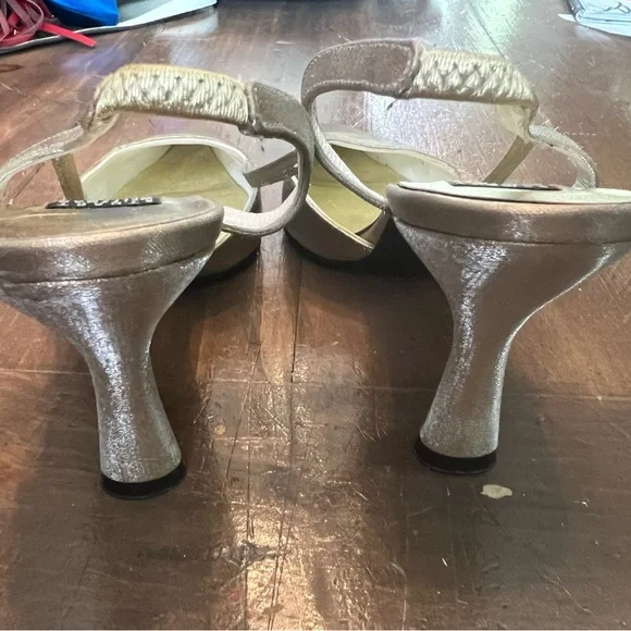 Stuart Weitzman Gold Pointed Square Toe Kitten Slingbacks size 7 - Picture 4 of 7